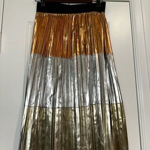 skirt is in really good condition! very funky and true to its size